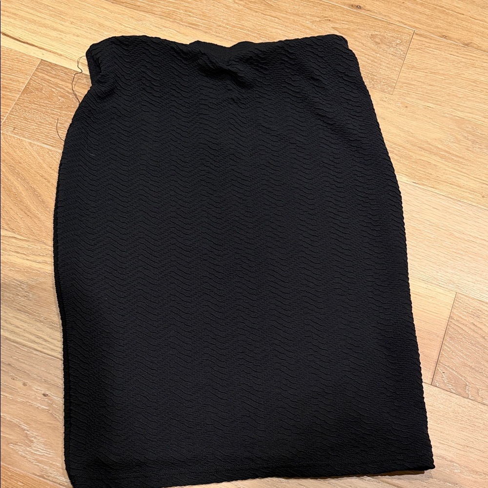 bebe Black Textured Pencil midi Skirt medium nwt‎